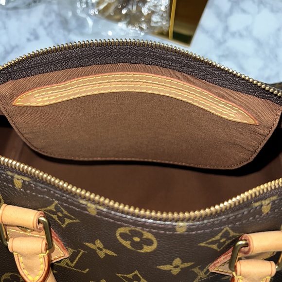 LOUIS VUITTON MONOGRAM
CANVAS SPEEDY 30 - Picture 13 of 16